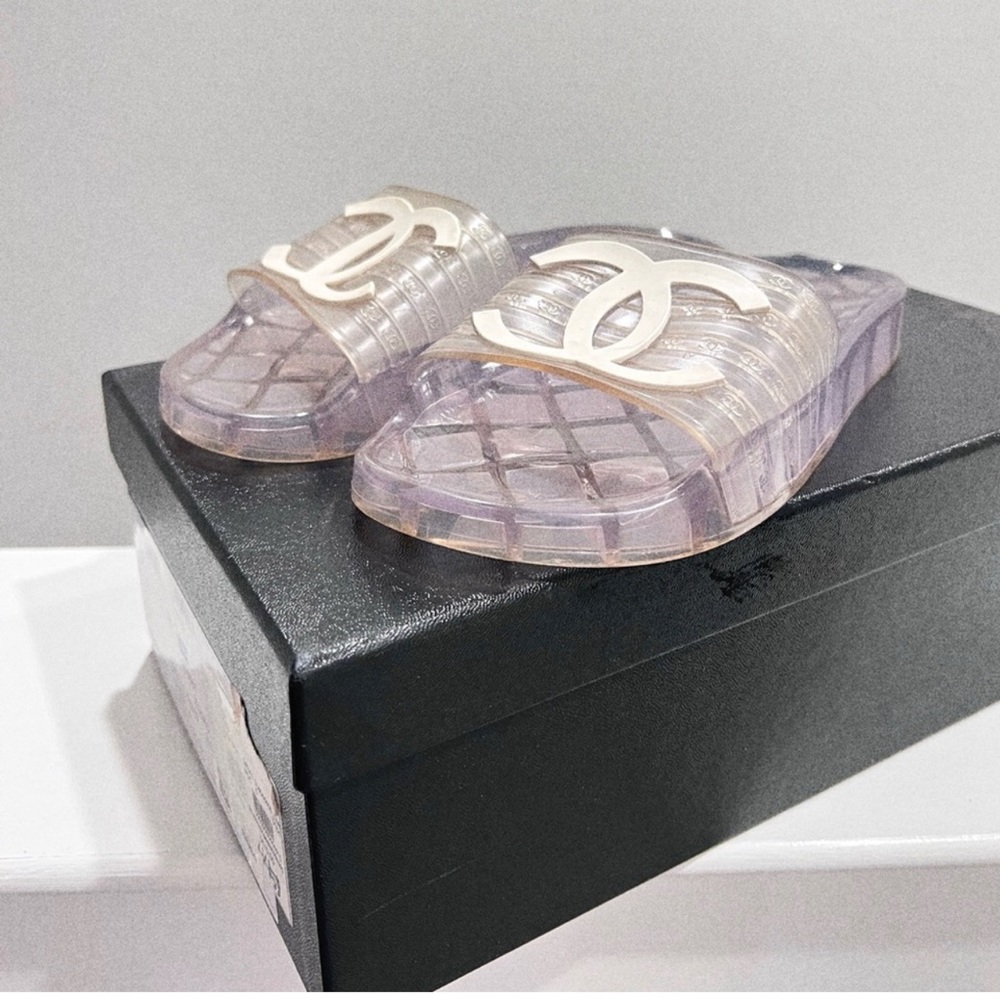 Pre loved Chanel pool slides , sandals , from the summer 19 collection